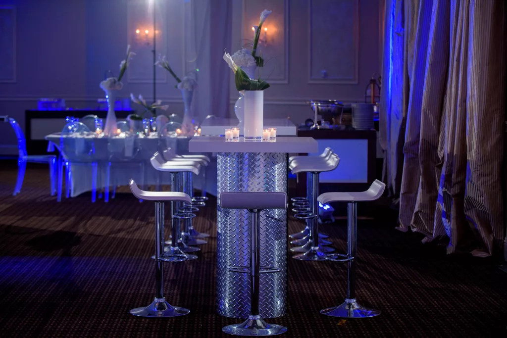 Diamond Plate High Top Table w/ White Top - 30"x30"x42"